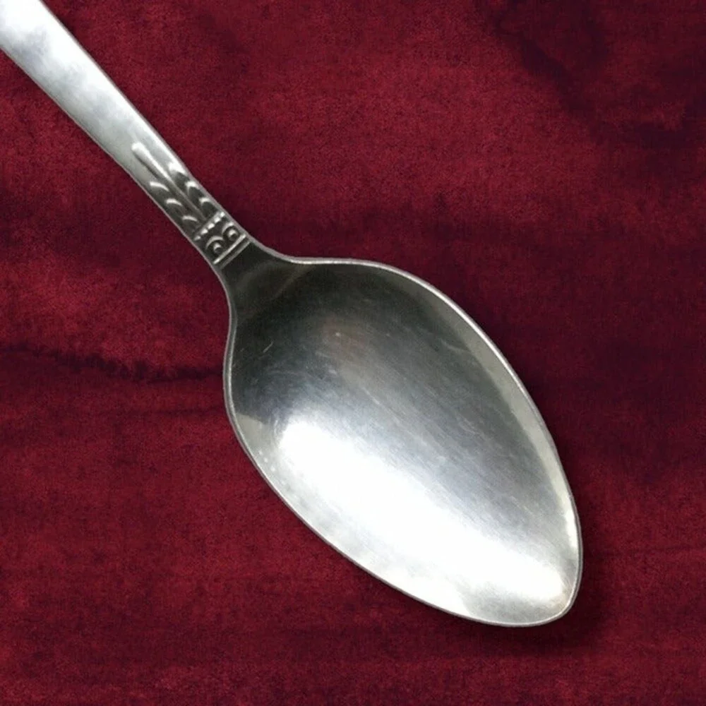 Oneida / 1881 Rogers Surf Club Teaspoon-Community Plate-Vintage-Art Deco-Minimal